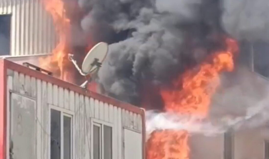 Kocaeli’nin Gebze ilçesinde kereste fabrikasında bir makinede çıkan yangın paniğe