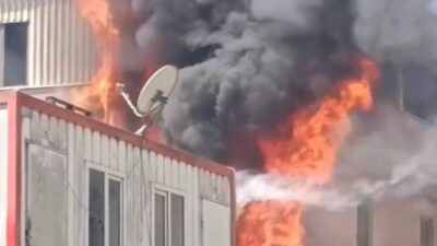 Kocaeli’nin Gebze ilçesinde kereste fabrikasında bir makinede çıkan yangın paniğe