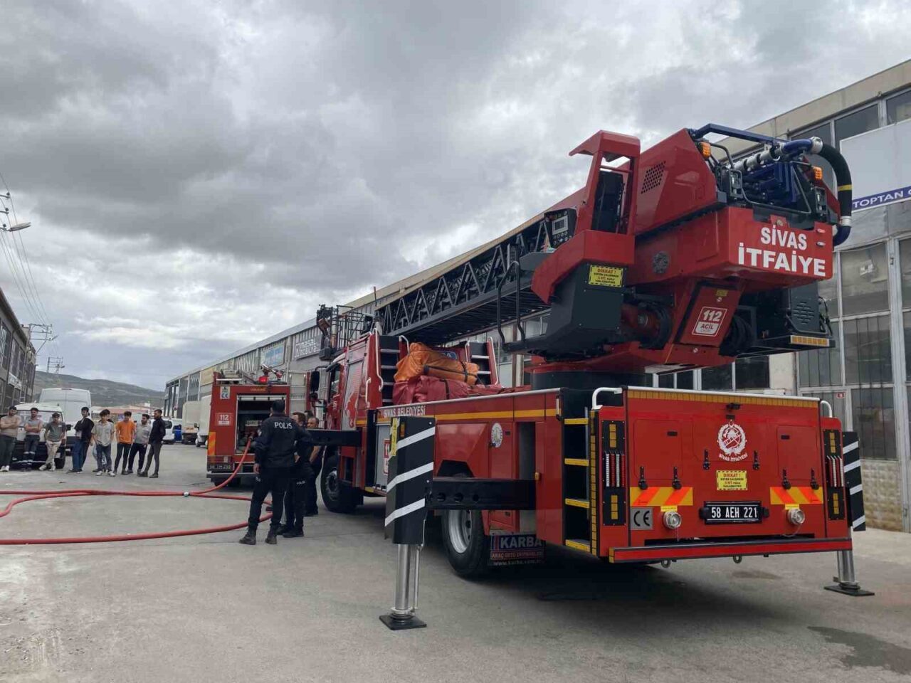 Sivas’ta Keresteciler Sitesi’ndeki bir iş yerinde yangın çıktı. Yangın hızlı