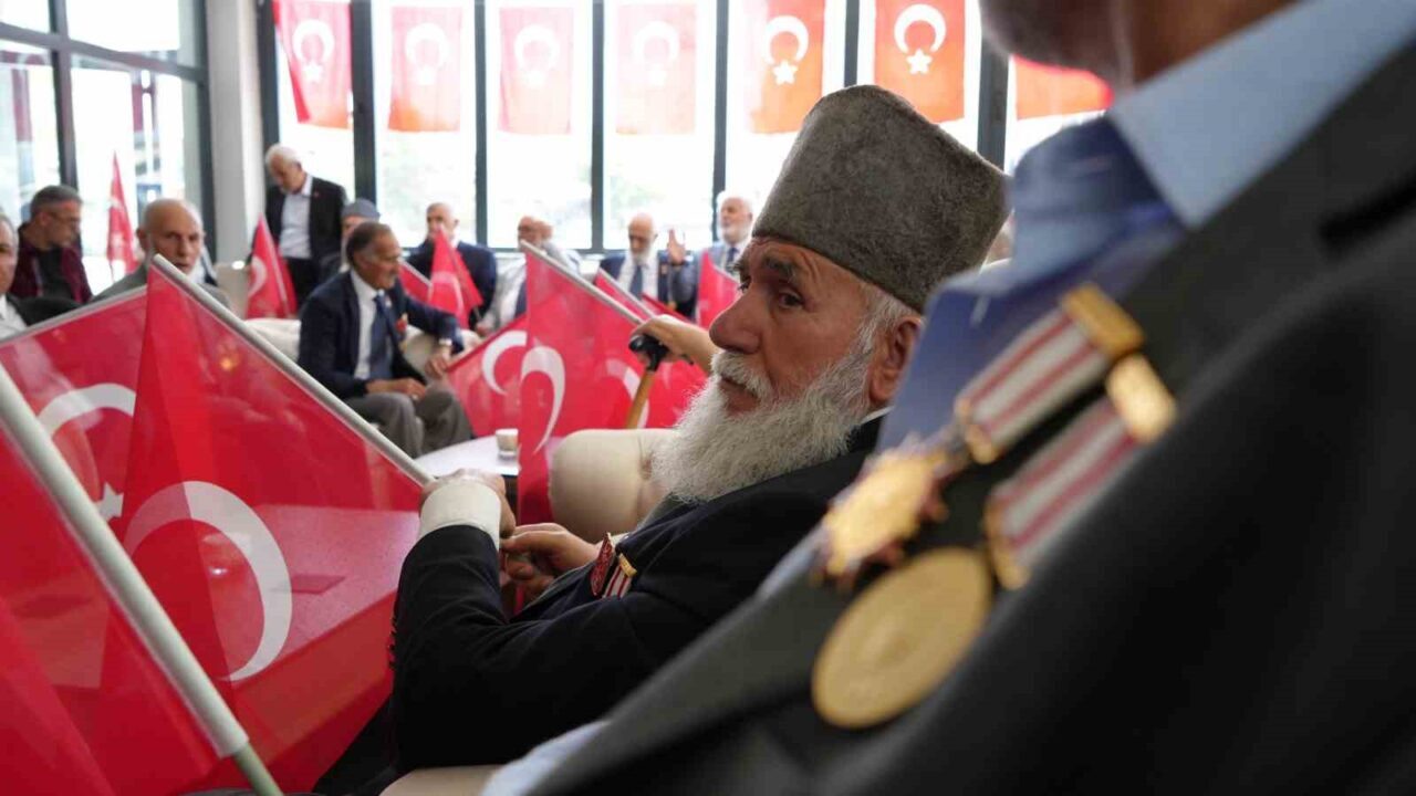 Türkiye Muharip Gaziler Derneği Erzurum Şubesi mensupları, Kıbrıs Barış Harekatı’nın