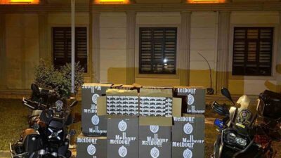 Kocaeli’de durdurulan araçta yapılan aramada bin 500 paket bandrolsüz sigara