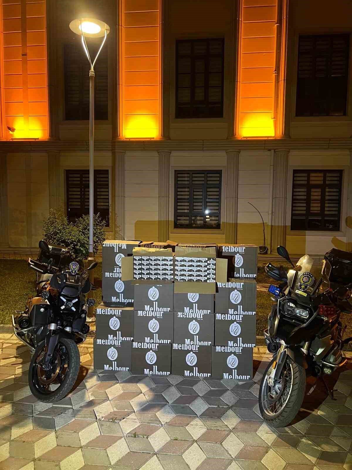 Kocaeli’de durdurulan araçta yapılan aramada bin 500 paket bandrolsüz sigara