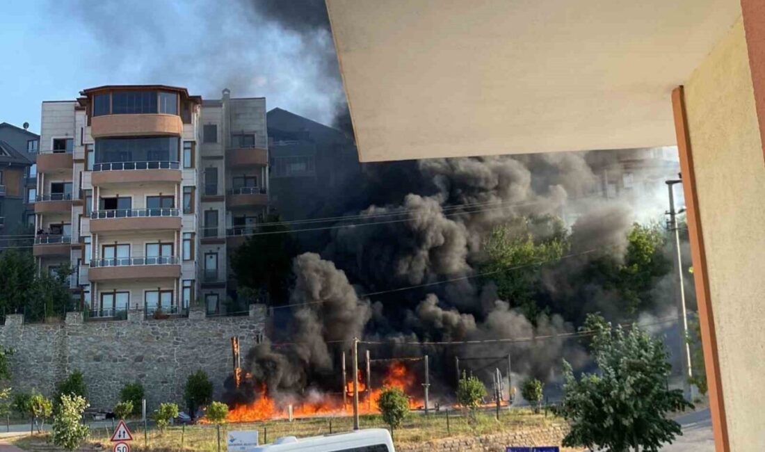 Kocaeli’nin Karamürsel ilçesinde çocuk parkında yangın çıktı. İtfaiye ekiplerinin müdahalesiyle