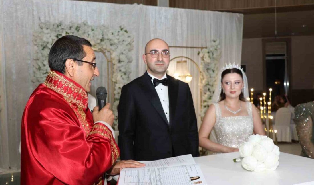 Sivas Koyulhisar Kaymakamı Ferhat Salih Ceylan, öğretmen Saadet Sinem Islanmaz