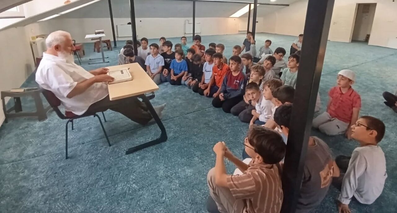 ‘Her Ay Bir Konu Bir Konuk’ projesi kapsamında Zinnet Taştan