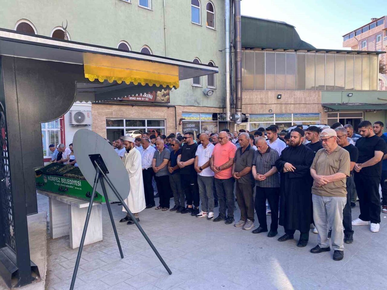 Kocaeli’nin İzmit ilçesinde bariyerlere çarpıp takla atan otomobilde hayatını kaybeden