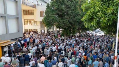 Manavgat Belediye başkanı Niyazi Nefi Kara’nın tutukluluğunun ikinci gününde, ilçede