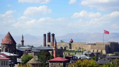 Erzurum’da sıcaklıklar 30-32 dereceye kadar yükselecek, meteoroloji yangın riskine karşı