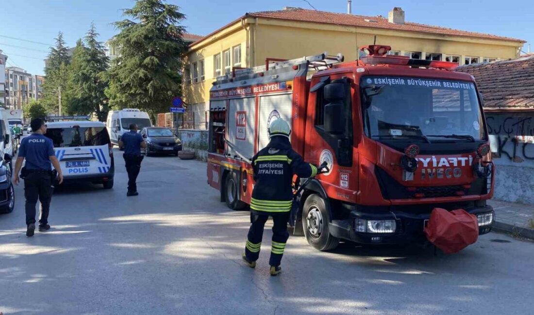 Eskişehir’de yaklaşık 1,5 yıl önce boşaltılan okulda çıkan yangın, itfaiye