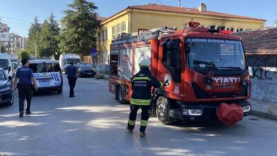 Eskişehir’de yaklaşık 1,5 yıl önce boşaltılan okulda çıkan yangın, itfaiye