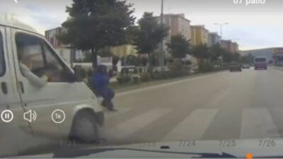 Kastamonu’da yaya geçidinden karşıya geçmek isteyen kadın minibüsün çarpması neticesinde