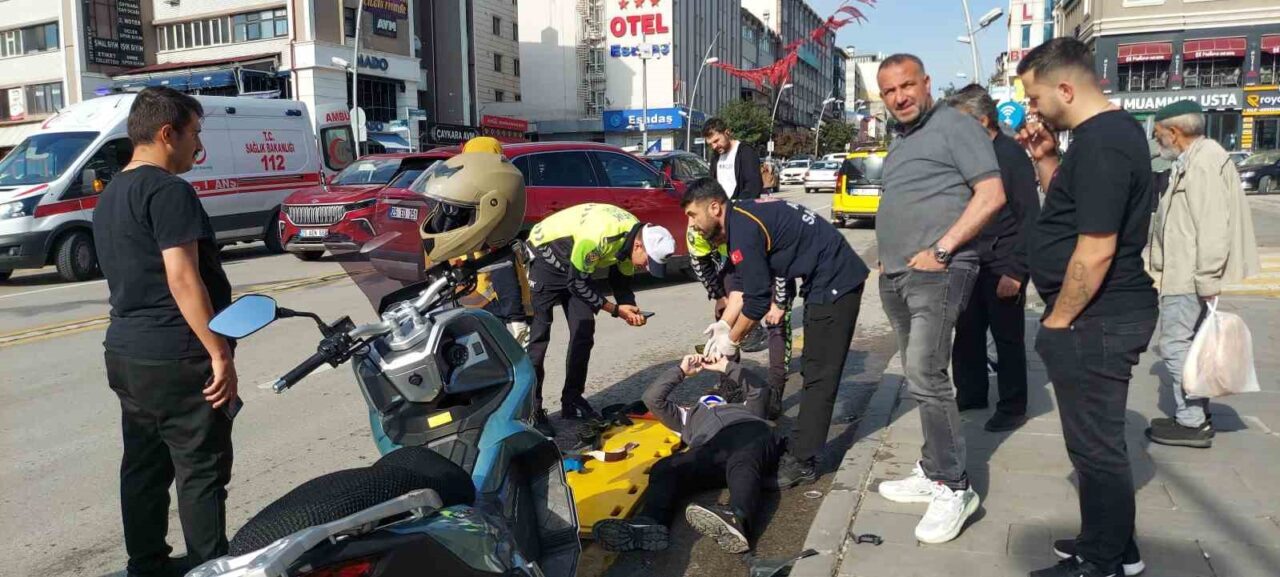 Erzurum’da trafikte seyir halindeki motosiklet önündeki taksiye arkadan vurdu, sürücü