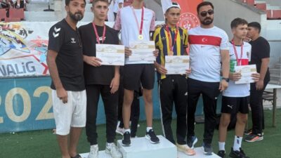 Bayburt Fatih Ortaokulu öğrencisi Muhammet Ali Saka, katıldığı Atletizm Yarışması’nda