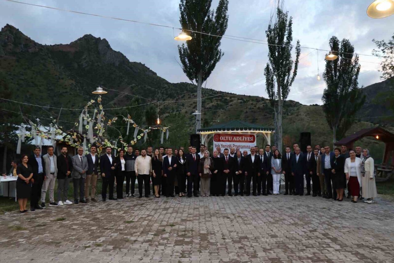 Erzurum’un Oltu ilçesinde tayini çıkan başsavcı ve hakimler için veda