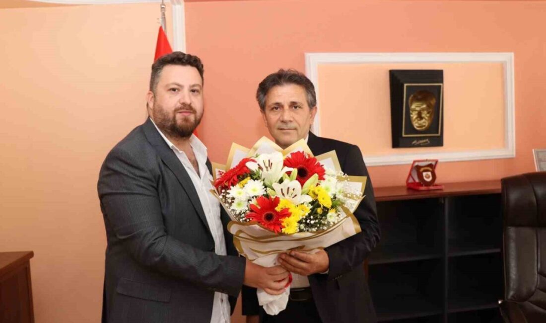 Atatürk Üniversitesi Oltu Meslek Yüksekokulu’nda müdürlük görevinde değişiklik yaşandı. Yaklaşık