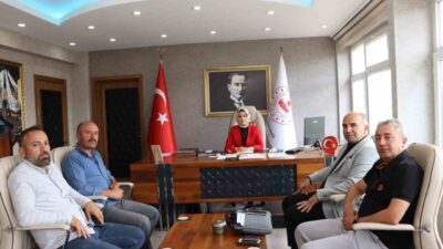 Olur ilçesinde ziyaretçilerini kabul eden Kaymakam Semanur Kalkan, Ormanağzı Mahallesi’nden