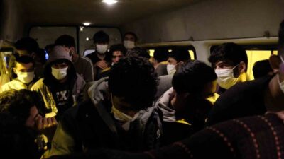 Erzincan-Erzurum kara yolu Akyazı polis kontrol noktasında 24 Afganistan uyruklu