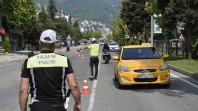 Ordu’da polis ekipleri tarafından trafik kazalarını azaltmaya yönelik yapılan denetimlerde