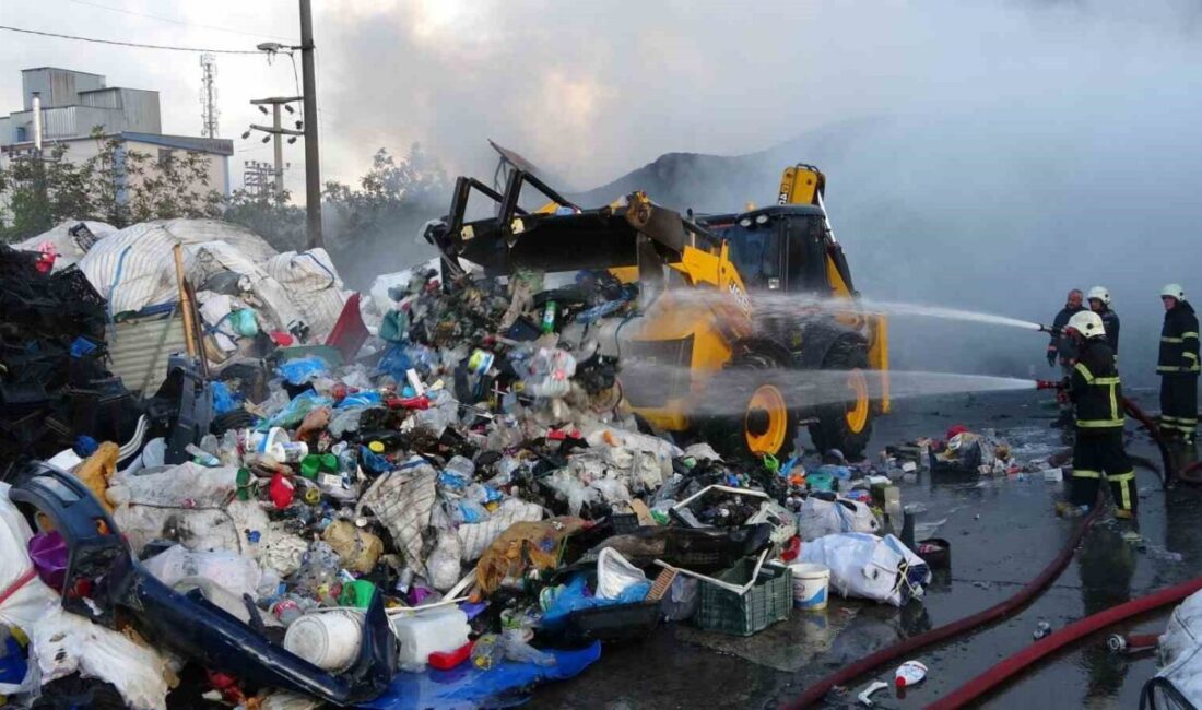 Ordu’da bir geri dönüşüm tesisinde çıkan yangın, ekiplerin yaklaşık 3,5