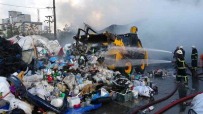 Ordu’da bir geri dönüşüm tesisinde çıkan yangın, ekiplerin yaklaşık 3,5