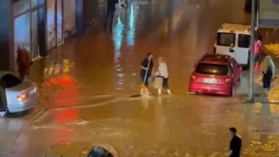 Ordu’nun Fatsa ilçesinde etkili olan sağanak şehrin bazı noktalarında taşkın