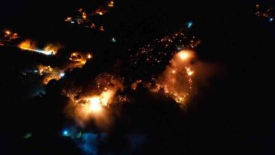 Sakarya’nın Akyazı ilçesinde ormanlık alanda çıkan yangın, ekiplerin ve vatandaşların