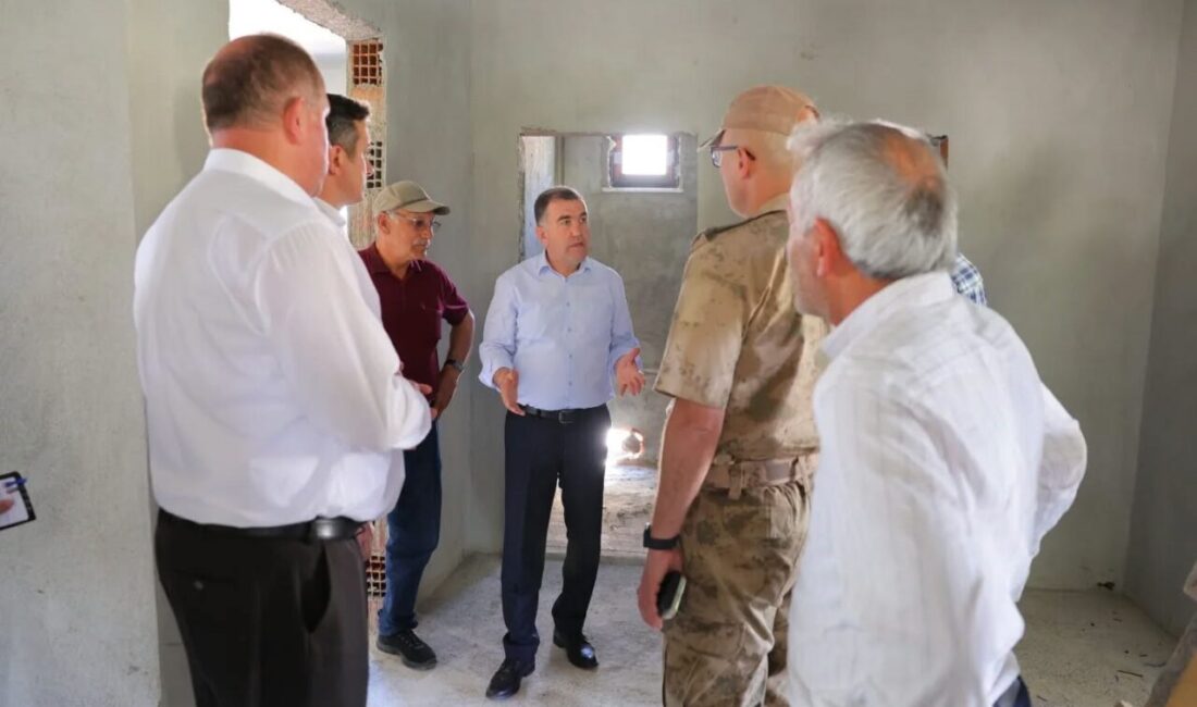 Bayburt Valisi Mustafa Eldivan, köy ziyaretleri kapsamında Ortaçımağıl ve Aşağıçımağıl