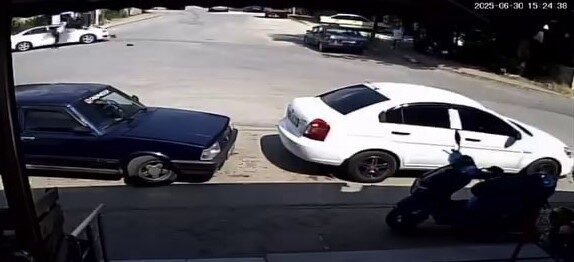 Sakarya’nın Akyazı ilçesinde otomobil ile motosikletin çarpışması neticesinde 2 kişinin