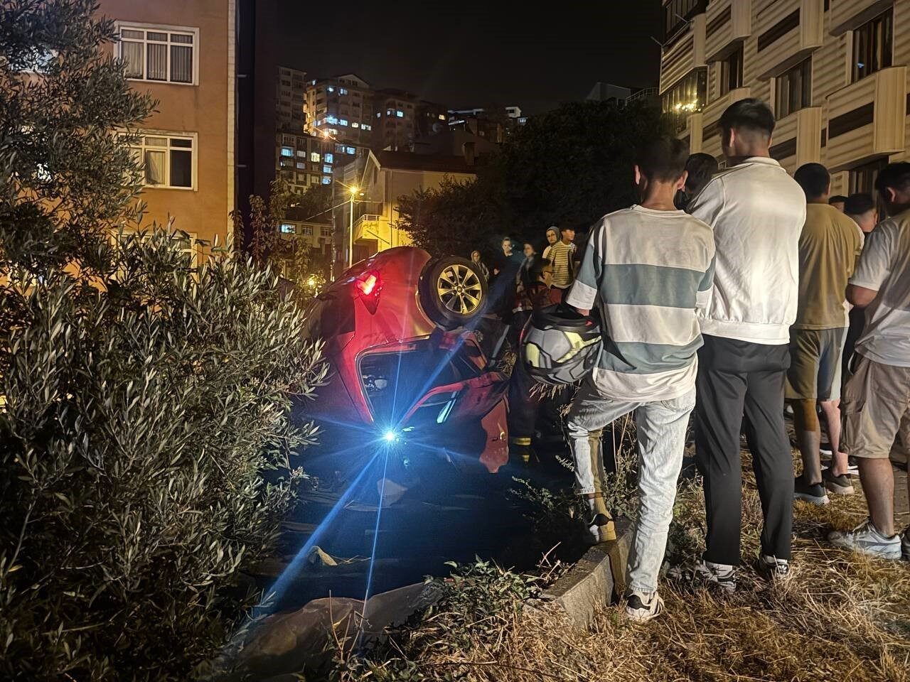 Zonguldak’ta direksiyon hakimiyetini kaybeden sürücünün kullandığı otomobil yol kenarındaki kömürlüğe