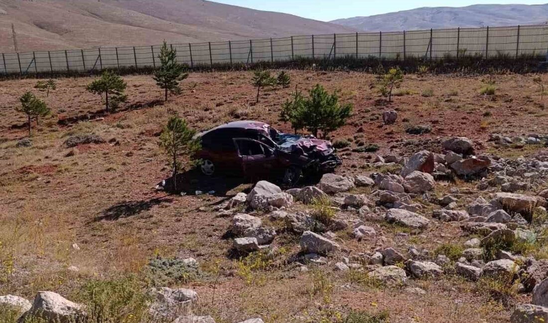 Sivas’ta bir otomobil takla attı, içerisinde bulunan baba ile oğlu