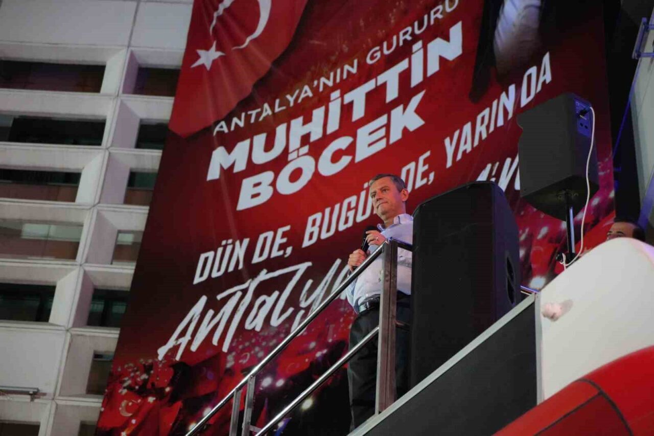 CHP Genel Başkanı Özgür Özel, tutuklu Antalya Büyükşehir Belediye Başkanı