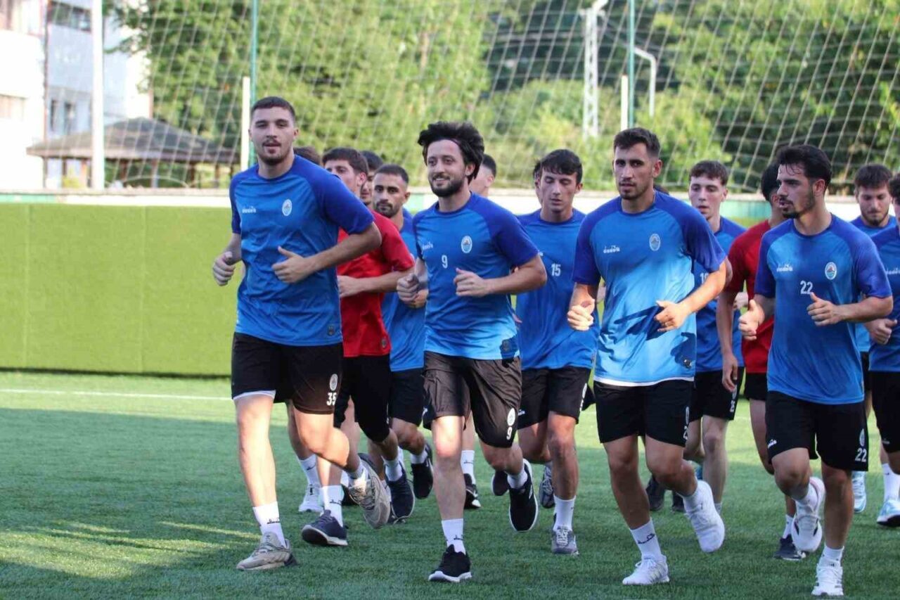 TFF 3. Lig ekiplerinden Pazarspor yeni sezonun hazırlıklarına başladı. TFF