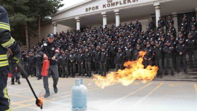 Erzurum’da polis adaylarına yönelik yangına müdahale ve söndürme teknikleriyle ilgili