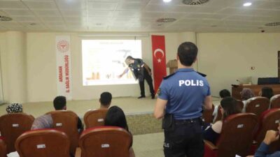 Ardahan’da, polis tarafından acil sağlık hizmetleri personellerine ‘Adli Vakalarda Maddi