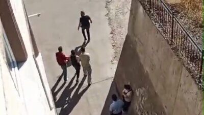 Zonguldak’ın Alaplı ilçesinde polisten kaçan bir şahıs, girdiği apartmanın bacasına