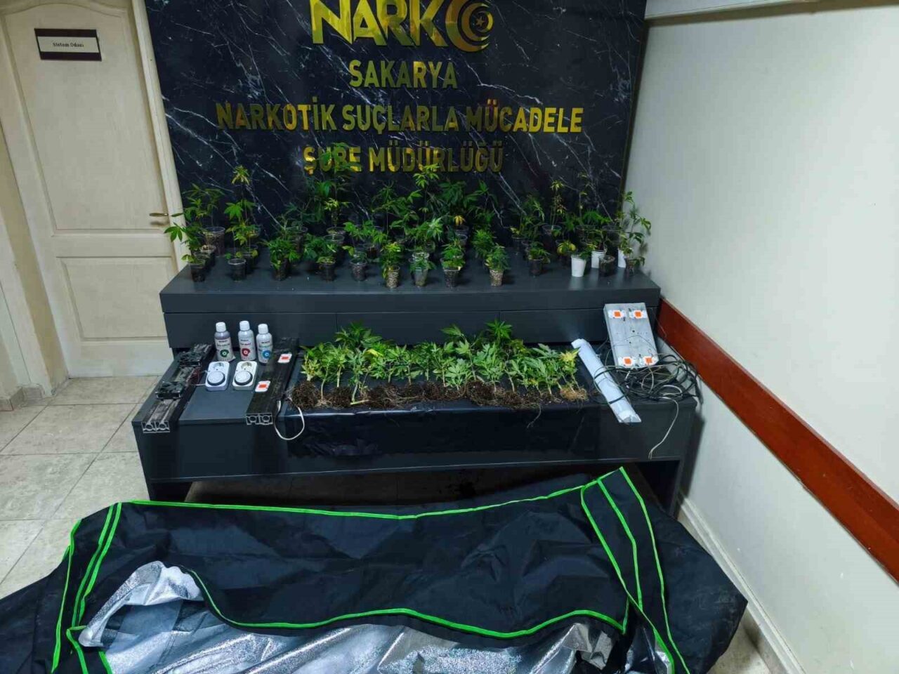 Sakarya’da polis ekiplerince yapılan 3 ayrı uyuşturucu operasyonunda 5 şüpheli