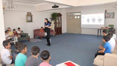 Erzurum’da polis, çocuklara yönelik temel güvenlik kuralları ve bilinçli internet