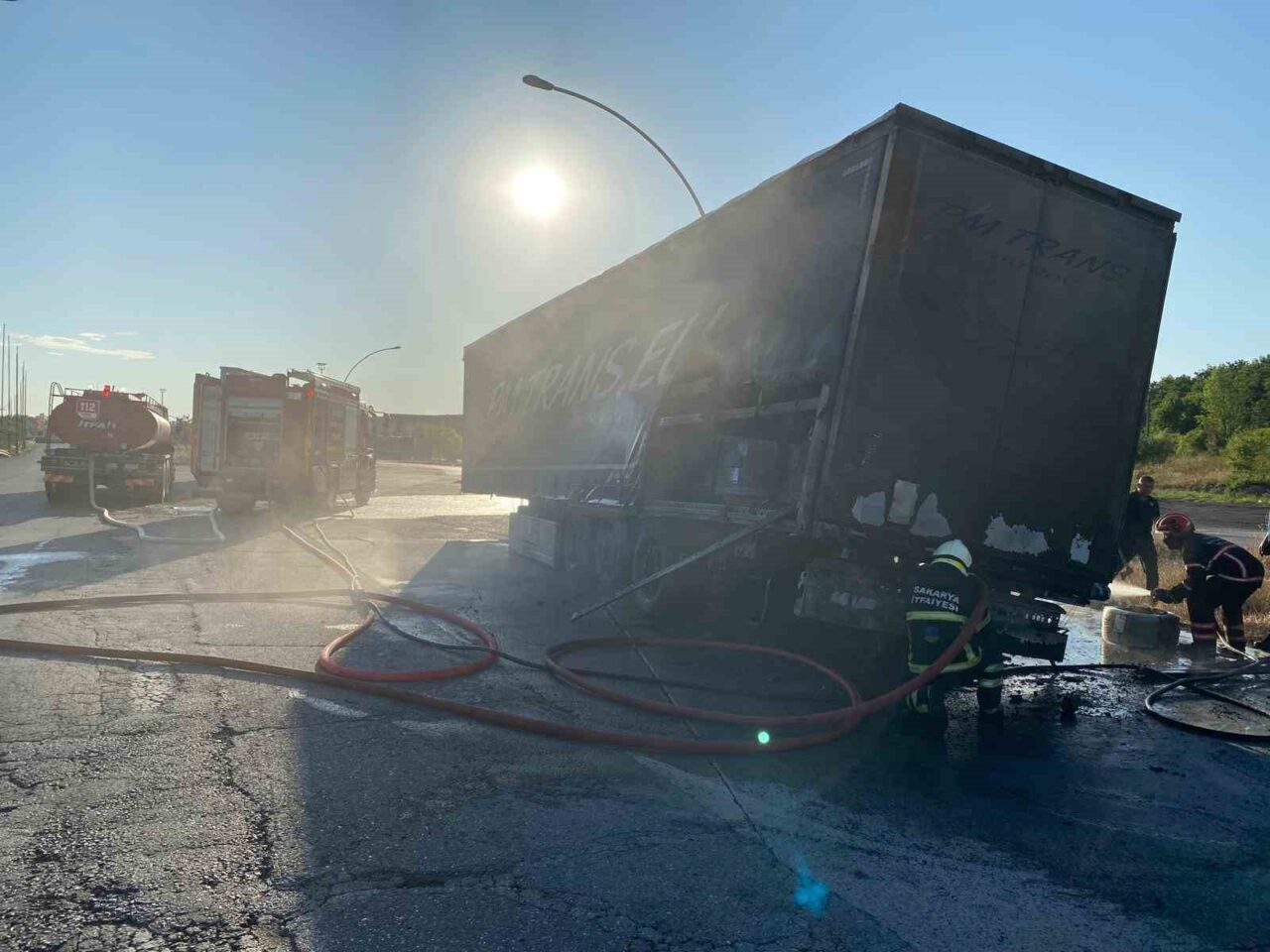 Anadolu Otoyolu’nun Sakarya geçişinde Polonya’ya gittiği öğrenilen tel yüklü tırın