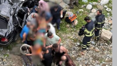 Rize’nin Fındıklı ilçesinde iki otomobilin çarpıştığı kazada 1 kişi hayatını