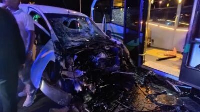 Rize’de hafif ticari araç ile yolcu taşımacılığı yapan minibüsün çarpıştığı