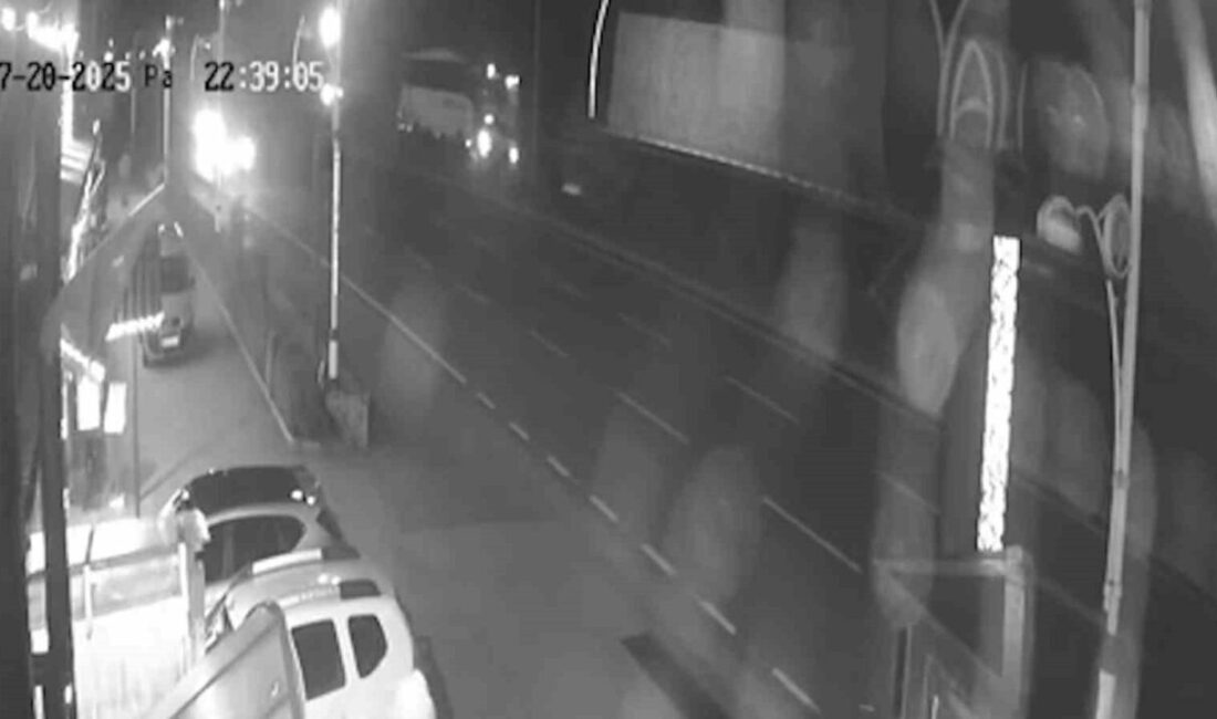 Rize’de kontrolünü kaybederek refüje çıkan şehirlerarası yolcu otobüsünün kaza anı