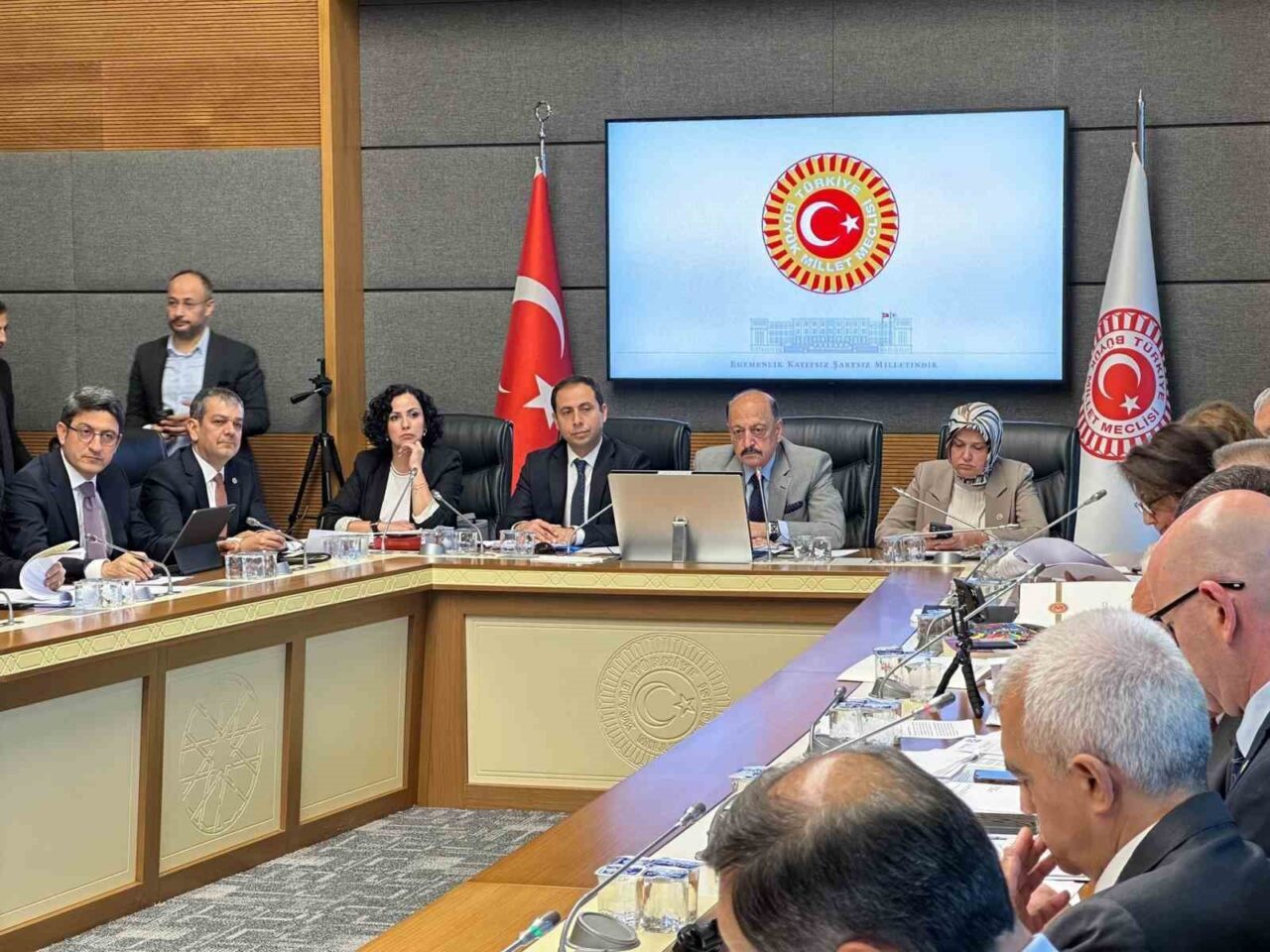 Sağlıkla İlgili Bazı Kanunlarda ve 663 Sayılı Kanun Hükmünde Kararnamede