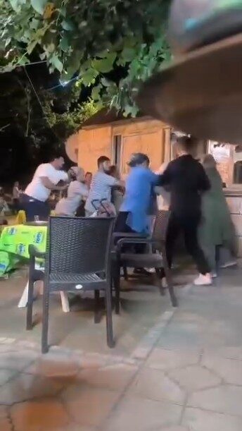 Kocaeli’nin Gölcük ilçesinde sahilde kadınlar arasında kavga çıktı. O anlar