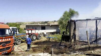 Sakarya’nın Kaynarca ilçesinde saman deposunda başlayıp tarım arazilerine sıçrayan yangın