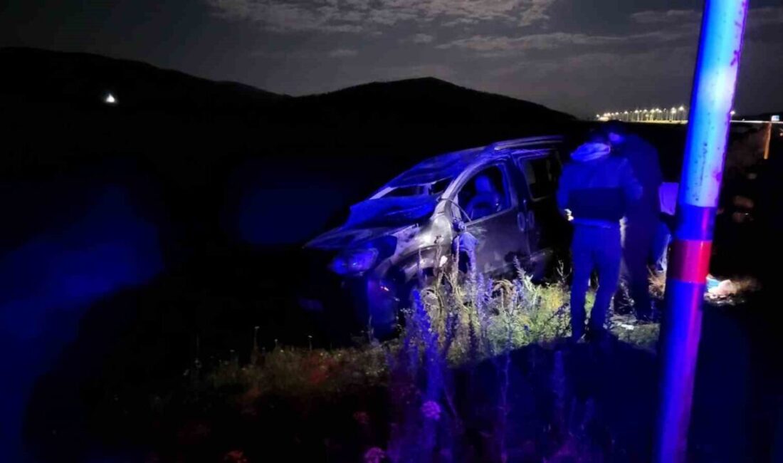 Sarıkamış’ta kontrolden çıkan aracın şarampole devrildiği trafik kazasında 4 kişi