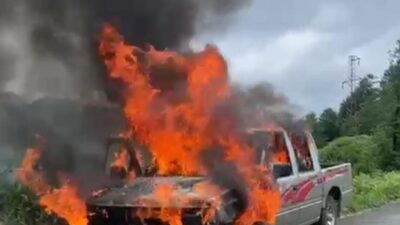 Rize’de seyir halindeyken alev alan kamyonetin sürücüsü, kendisini araçtan dışarıya