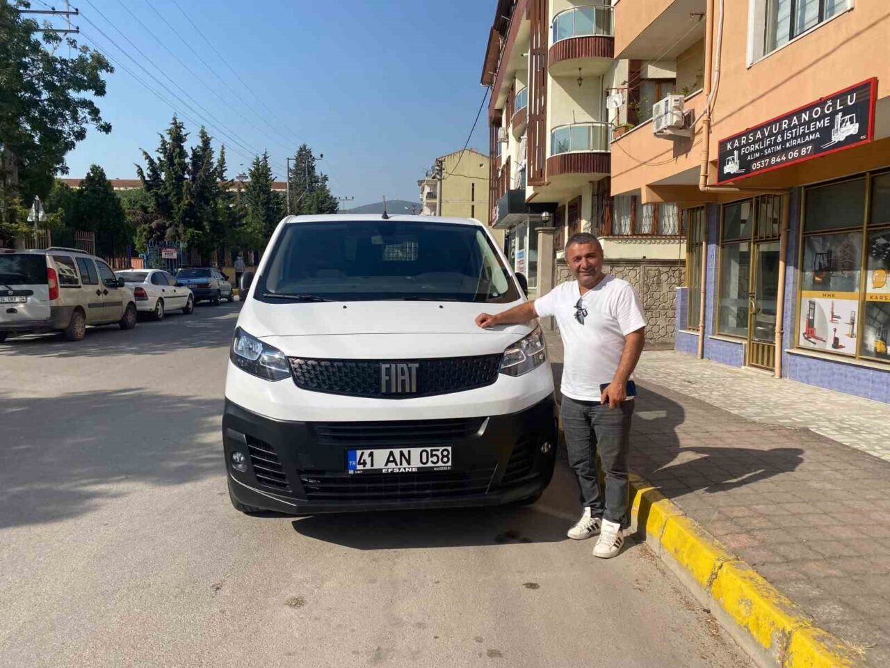 Kocaeli’de bir esnaf, bayiden aldığı sıfır aracın muayenesiz olduğunu trafikte