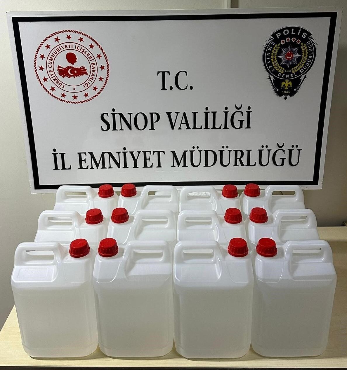 Sinop’ta 60 litre etil alkol ele geçirildi, 1 şüpheli şahıs
