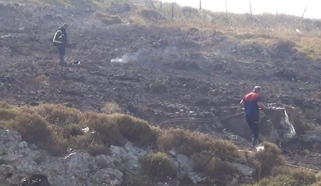 Sinop’ta çalılık alanda çıkan yangın kısa sürede söndürüldü. Alevlerin arasında