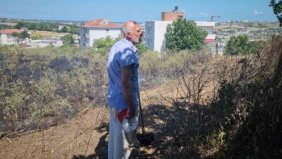 Sinop’ta tarlada yakılan çöpler rüzgarın etkisiyle kısa sürede otlara sıçradı.